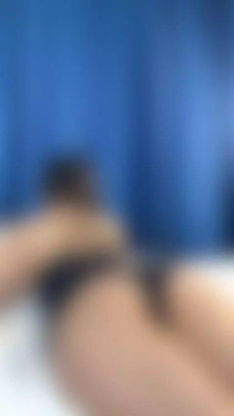 Thick ass arches high on the bed by sofivirgin