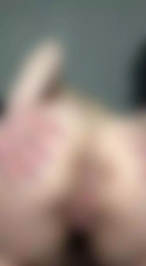 Home alone, legs open. Deep asshole. Sub on OF by elizabethvvs