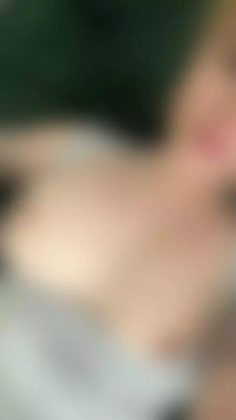 💦 Pale blonde bombshell with massive natural tits by tinnafox