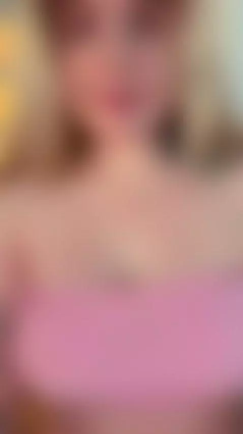 😏 Inked curvy blonde with juicy cleavage by tinnafox