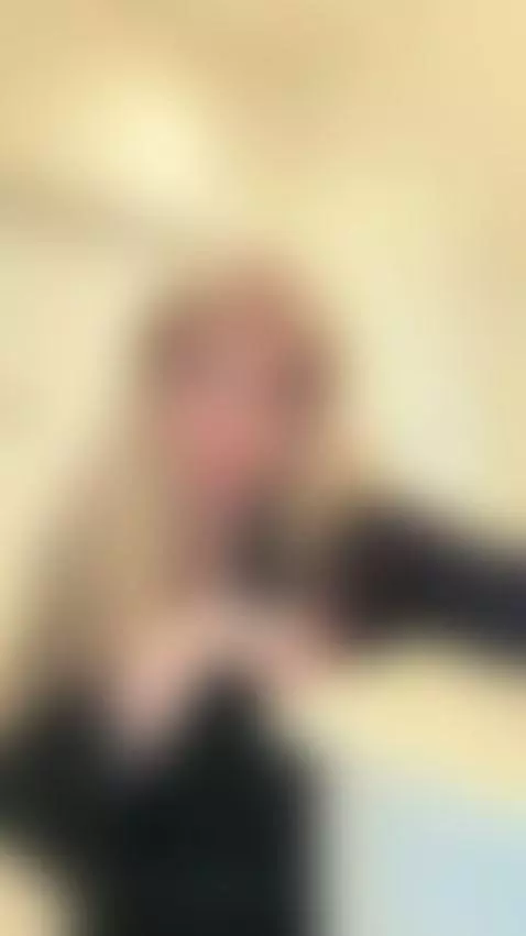 ❤️ Curvy tattooed blonde with bedroom eyes by tinnafox