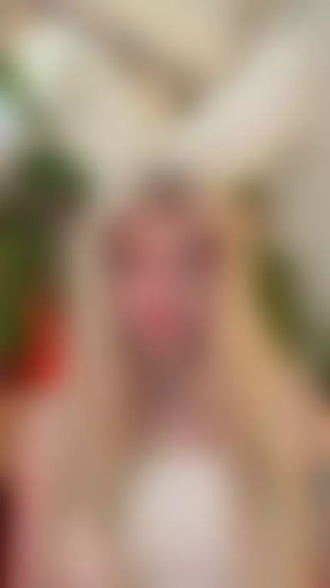 🌶️ Busty blonde with arm tattoos and seductive gaze by tinnafox