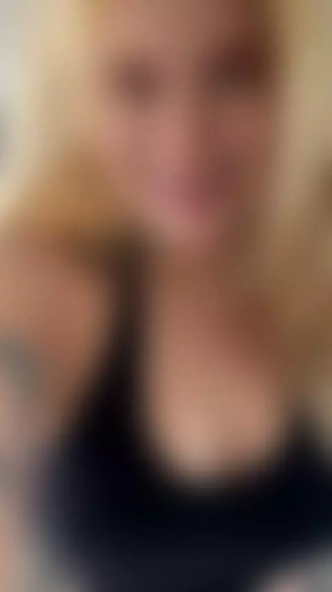 😏 Tattooed blonde showing her soft tits by tinnafox
