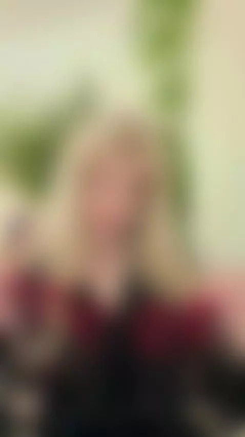 🌶️ Horny blonde with long hair and perfect cleavage by tinnafox