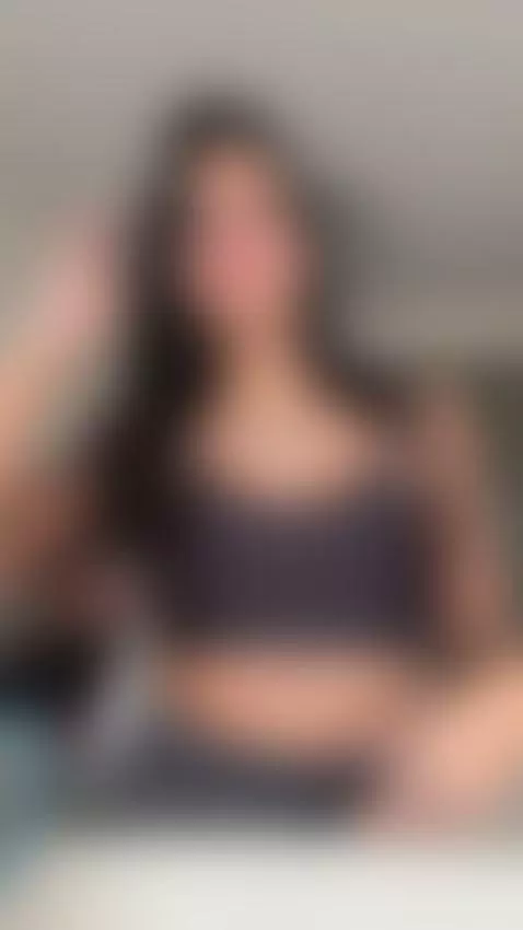 😍 Young busty girl with killer cleavage 💦 by mikadoll22