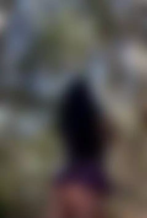 🔥 Young brunette showing deep cleavage 😏 by mikadoll22
