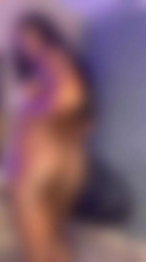 Brunette Goddess I want a good hard cock. 🥒Follow me and com... by salomeduusk