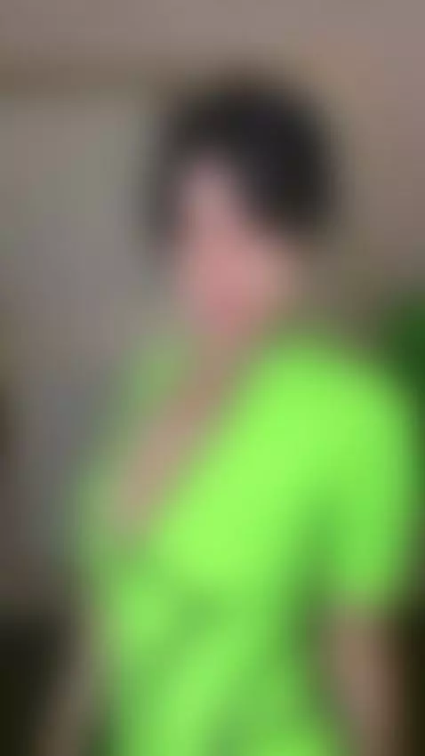 🔥Brunette bending over showing her juicy round ass 🍑 Unlock ... by kristyshaaaa