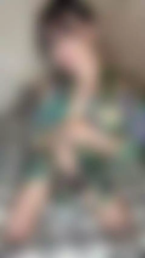 😏Curvy brunette so horny she can’t stop touching her big tit... by kristyshaaaa