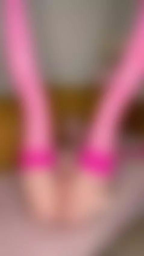 Blonde beauty in neon pink stockings masturbates on the couc... by lillbabyli