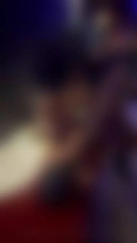 me dio duro en la barra😈
vayan a verlo completo en mi canal ... by choco23cm