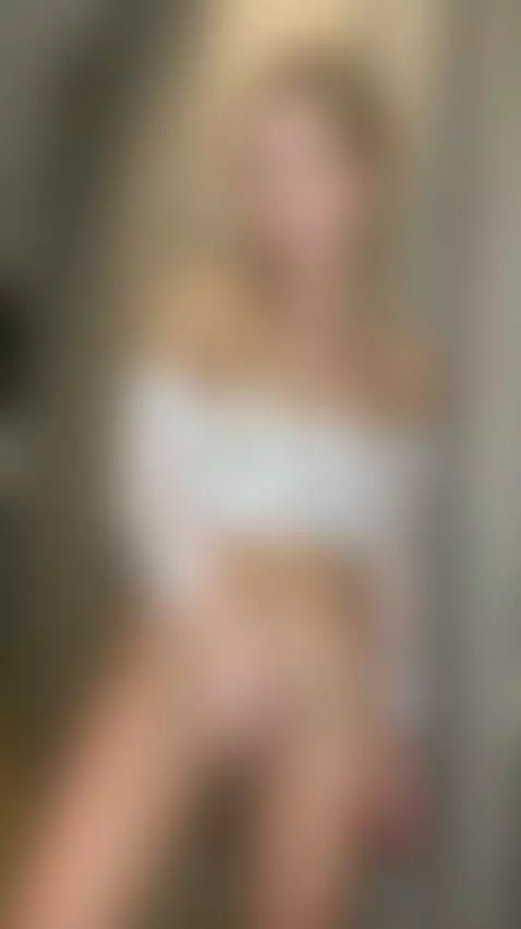 💋 Blonde hottie with long hair spreading wide 😍 by emiweiss