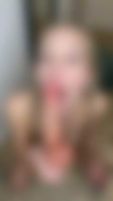 😏 Horny blonde fully exposed and spreading 🔥 by emiweiss