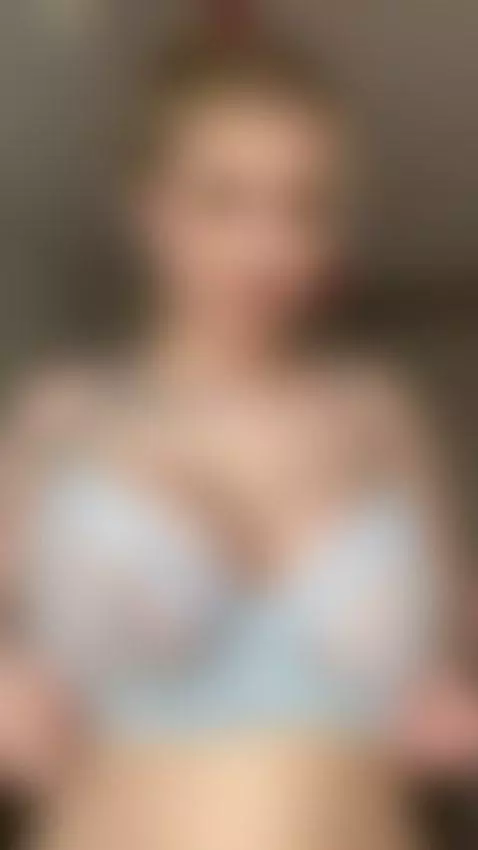 Hey check out these big bouncy tits of mine as I shake 'em f... by chloechka