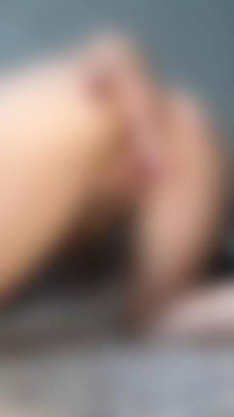 Wanna unwrap a FREE gift? 🎀 Message "🫦" on my OF, link in bi... by reyarii