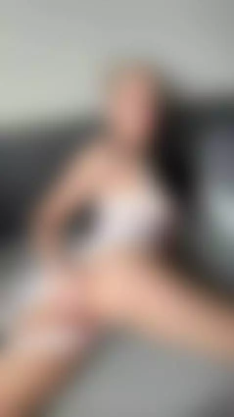 bored and horny, help me out with this pussy by kaylablonde
