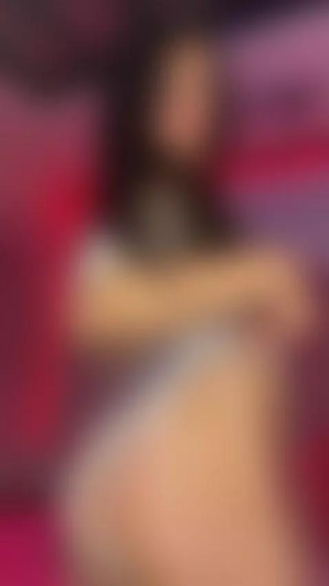 your fav teen is very naugthy here!! join me by lolabrown26