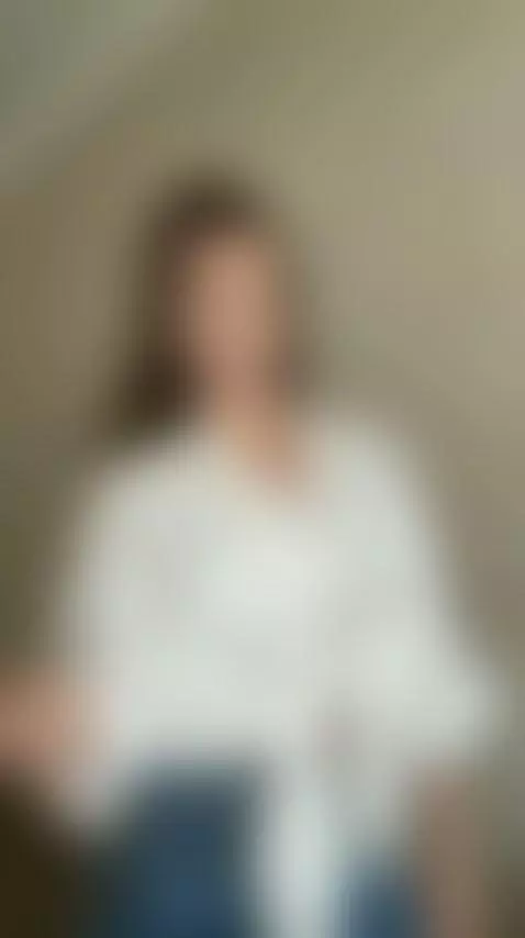 💋Wet long hair beauty blowing kiss vibe 🔥 Unlock my OF by roseeeeed