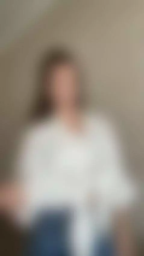 💋Wet long hair beauty blowing kiss vibe 🔥 Unlock my OF by roseeeeed