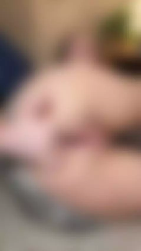 Redhead plays with her dripping ass on the floor. Sub OF by scoutkate