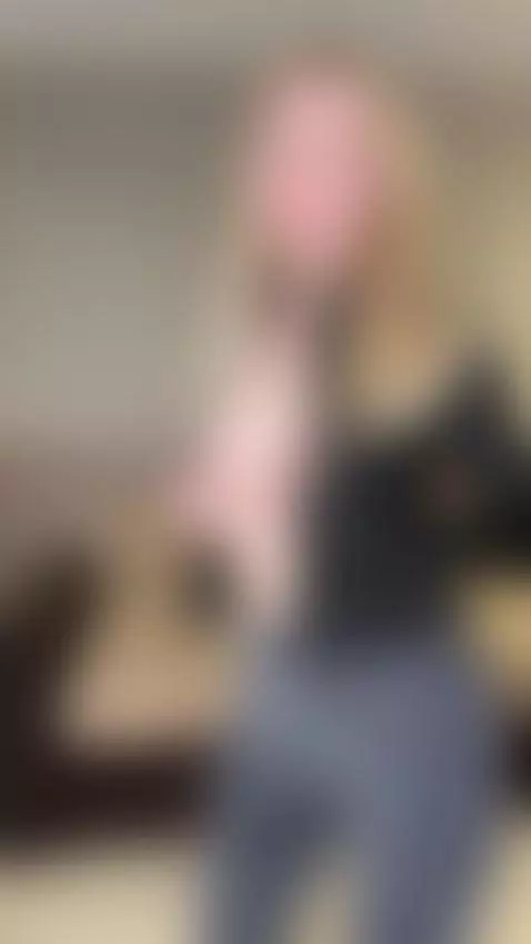 Clothes are purely optional. Full version on OnlyFans by sasharivers