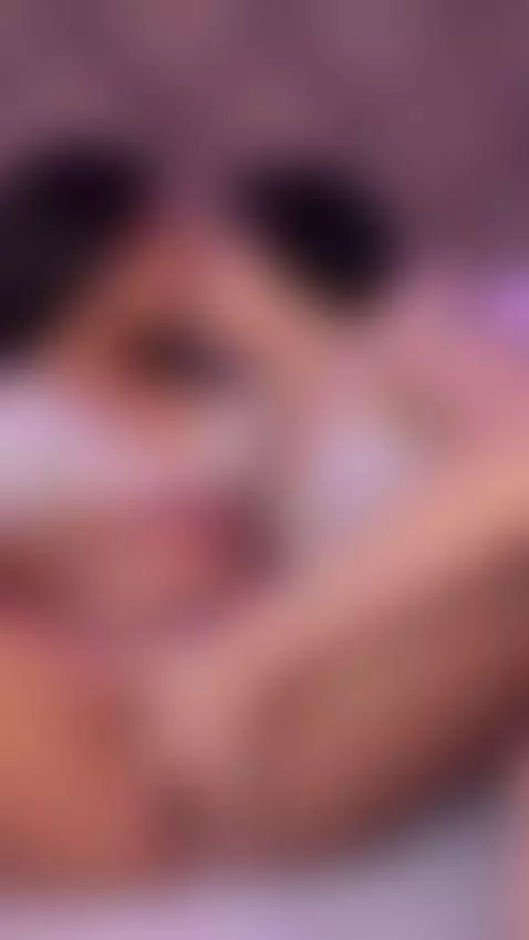 The party kicks off with some delicious fingering by dakotareese1