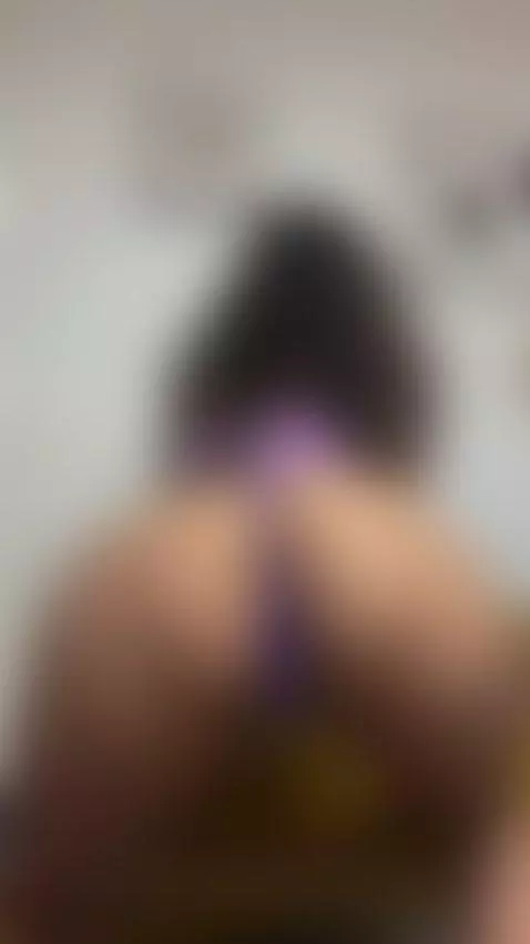 Mira como muevo mi colo y dime si te gusta... sigueme by sofyalane