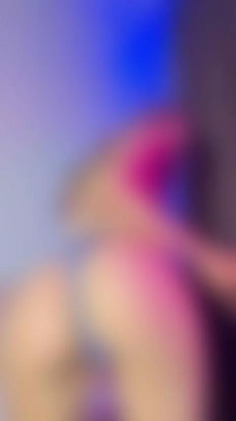 This brunette kept showing off her ass until watching quietl... by liimiila