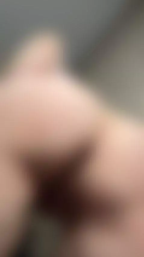 Spreading wide big ass for the camera. Sub OF by monicawolf