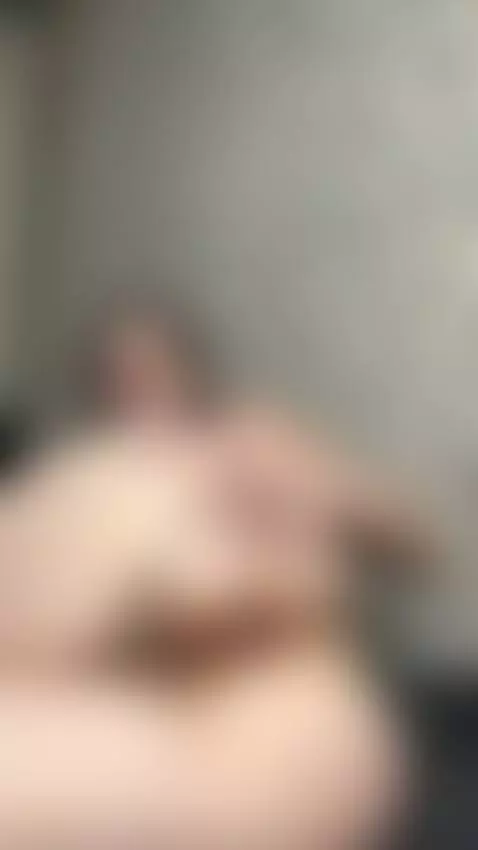 Girl spreads her big ass & pussy. Sub OF by monicawolf