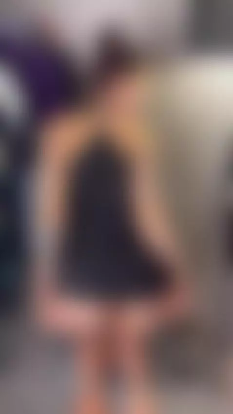 Curvy ass shakes as she bends forward by alinaromass