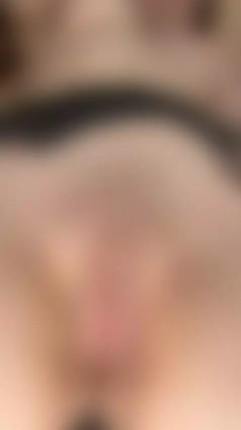 🔞Brunette spreading her thick curvy body for you 🍑 Subscribe... by miarosellee