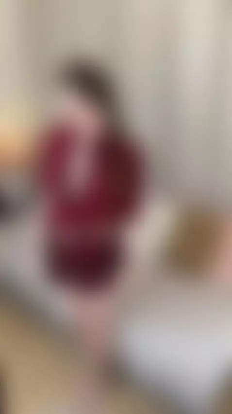 😏Brunette framing her pretty face with big boobs 🍑 Unlock OF by miarosellee