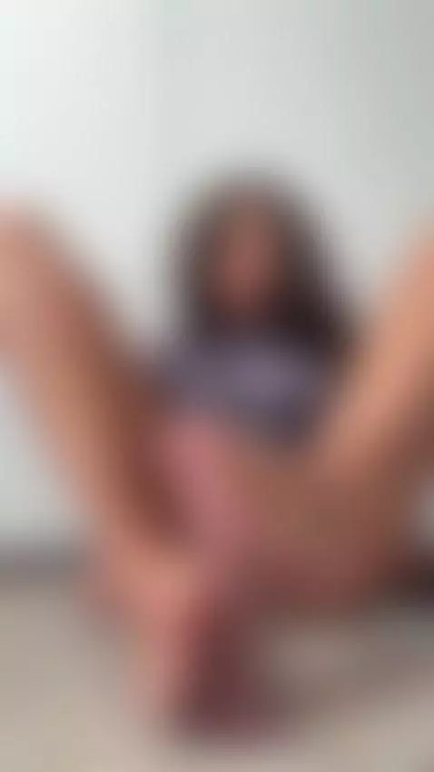 Claim your FREE gift! 🍬 DM "✨" on my OF, link in bio by nikadevis