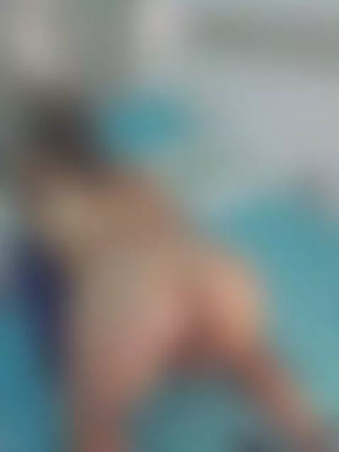 Online now honey, come here... 🥵🥵 by sensuallyexplosive