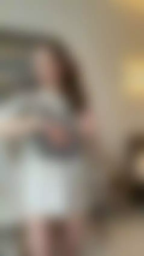 🔥Cute girl lying on bed teasing you 💦 See it on OF by grasenoir