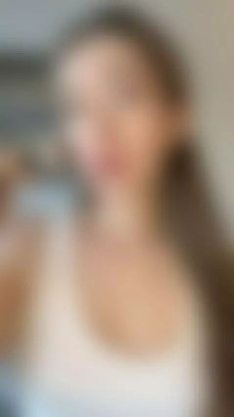 💋Long-haired cutie looking straight at you 🔥 Unlock my OF by grasenoir
