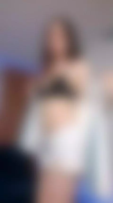 show live - https://chaturbate.com/b/emma_caarter/ by emma-caarter