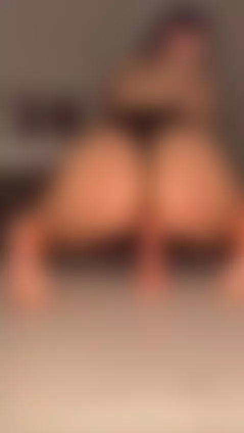 Oiled big ass teen & big dildo. Sub OF by licalicalica