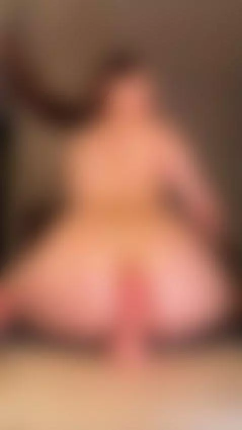 Big oil ass teasing with my favorite toy. Sub OF by licalicalica