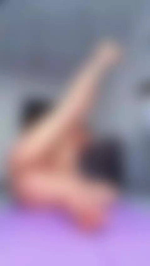 Sexy feet, stretching solo on mat. Sub OF by licalicalica
