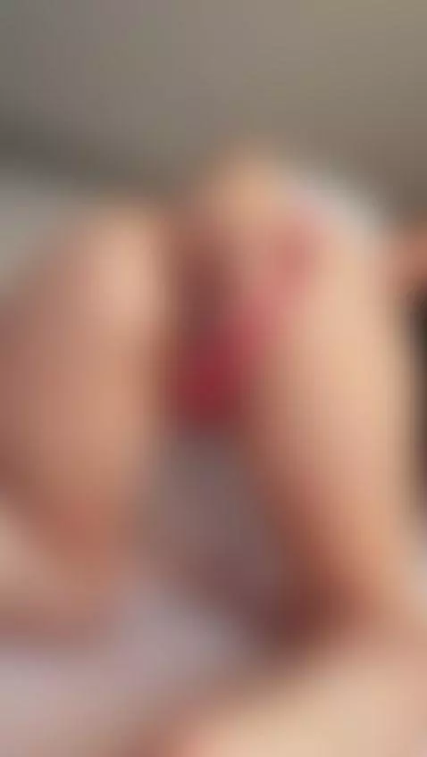 She keeps her leg up and fucks herself. Sub OF by licalicalica
