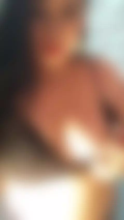 POV: Your favorite mature woman gets naked live just for you by rossesmelody
