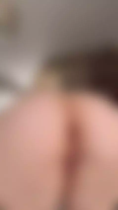 Plump ass spread wide showing wet slit 🍆 by slinkxox