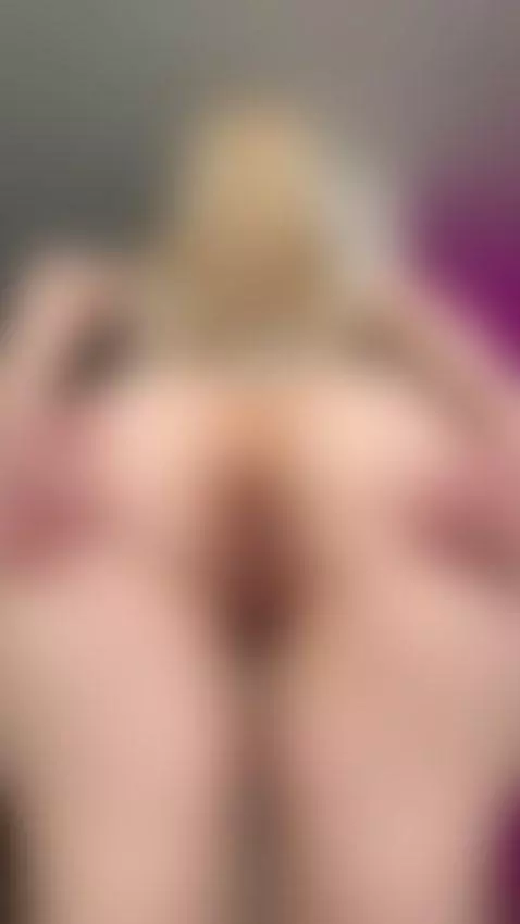 Plump ass spread wide with fingers inside 🤫 by slinkxox