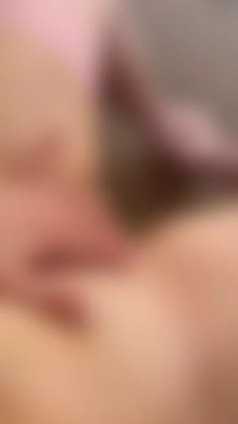 Wet pussy fingers sliding deep inside 🍆 by slinkxox