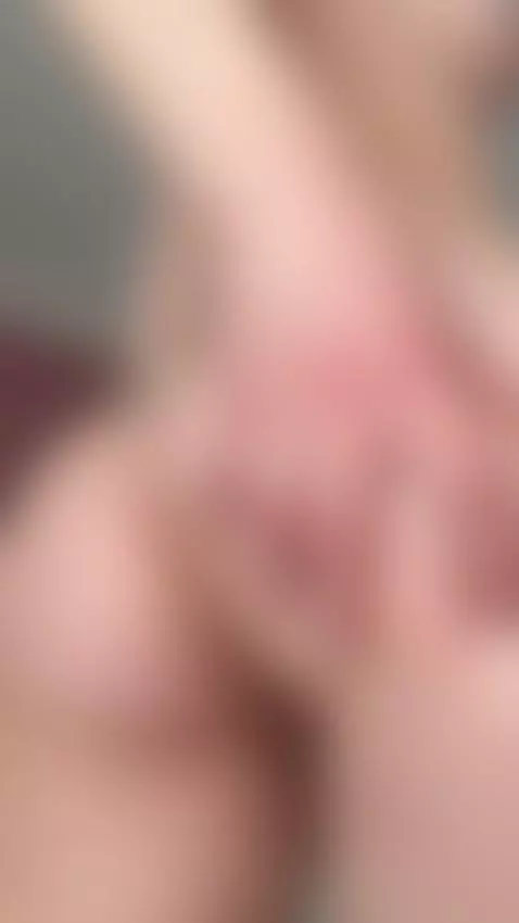 Curvy girl grinds her ass slow while fingers tease her slit by slinkxox