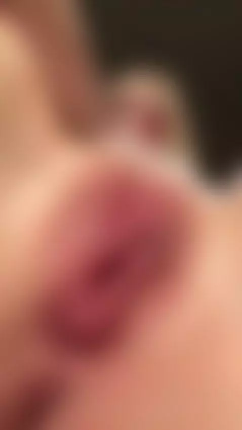 Wet slit spread open with her fingers teasing slow 😋 by slinkxox