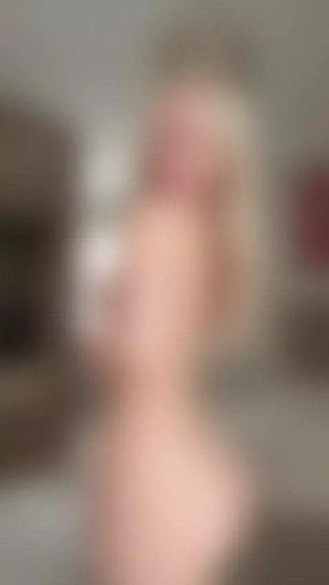 Blonde hair spills down her back as she cups her breast 🍆 by slinkxox