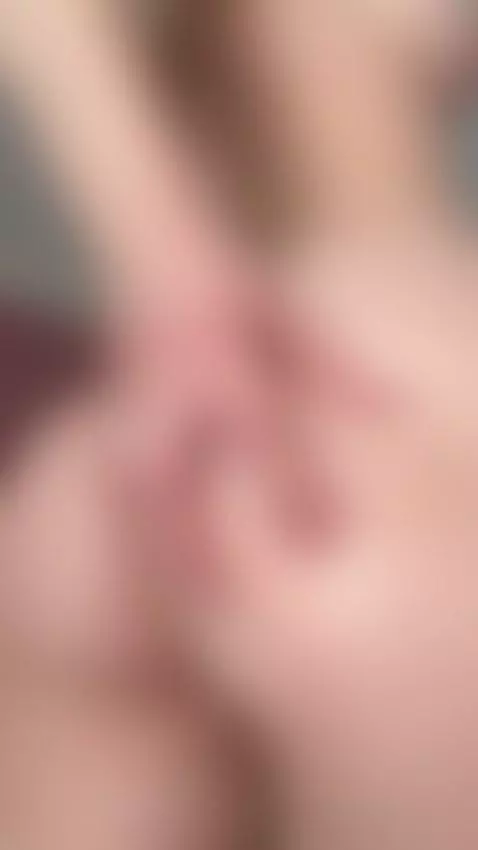 Hand grips her ass as she leans forward by slinkxox